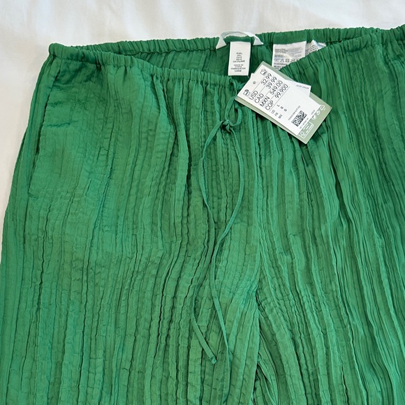 H&M Women's Green Casual Pants - Picture 2 of 3